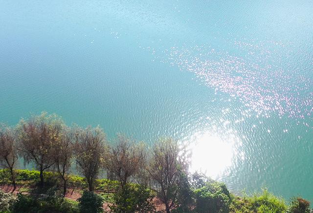 冬日澜沧江水绿如蓝