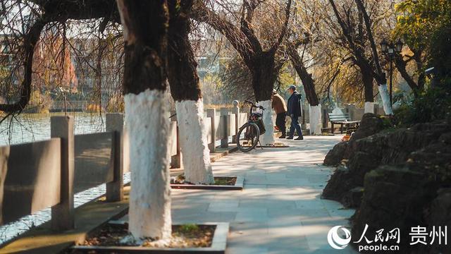 贵州六盘水：暖阳下的幸福时光