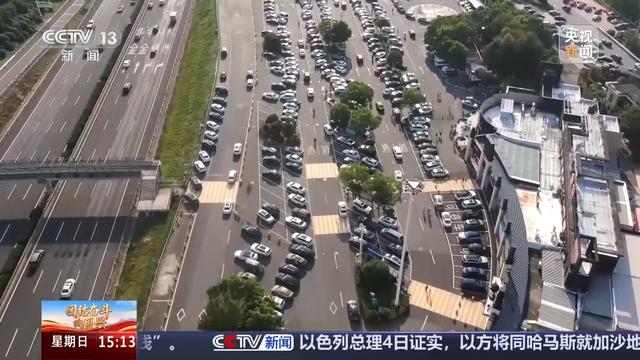 服务区变身主题乐园！喂猪猪、吃酥饼……隐藏玩法超多