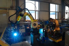 （社会）吉林四平：冬日农机生产忙图片