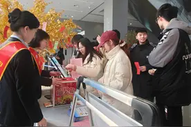 青岛西海岸新区：拓展社保卡应用场景，宣传促进社保参保“服务”+“扩面”再提质图片