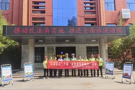 河南省高速交警五支队深入收费站组织开展“安全宣传咨询日”活动图片