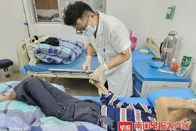 点赞！广西一医生为老人剪指甲，获5000元奖金！图片