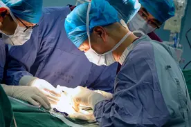 厦门大学附属翔安医院完成一例亲属活体肾移植图片