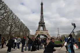 景点排队哪家久？埃菲尔铁塔拔头筹图片