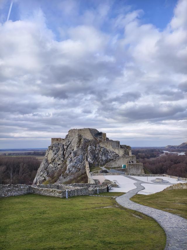 斯洛伐克布拉迪斯拉发州：四面相绘地域美，历史人文满溢魅力