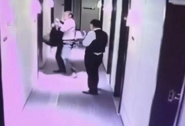 网友质疑“为何当时没报案”，遭老板性侵当事人怒怼“管得着吗”：多久报案是我的权利