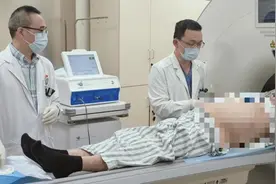 “冰火消融”摧毁肿瘤，长征医院多模态消融治疗给癌症患者带来新希望图片
