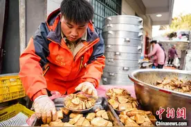 （新春走基层）从贡品到家常菜 荔浦芋扣肉香飘海内外市场图片