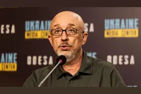 收到1000亿美元武器！被撤换当天，乌克兰前防长披露重要信息图片