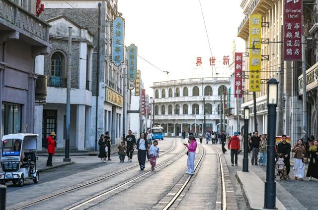 上海影视乐园周末人气旺