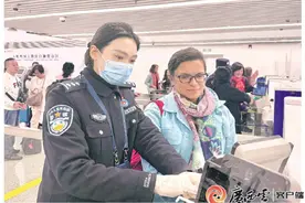 桂林两江机场口岸迎来首批240小时免签入境外籍旅客图片