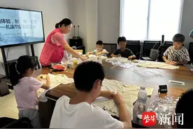 非遗体验，妙“布”可言！常熟市沙家浜镇朗城村开展扎染T恤体验活动图片