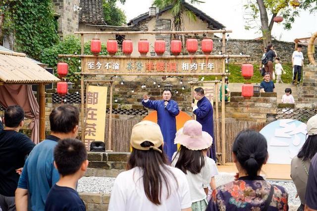 羊楼洞古镇：茶香古韵迎客来，服务添彩乐不停