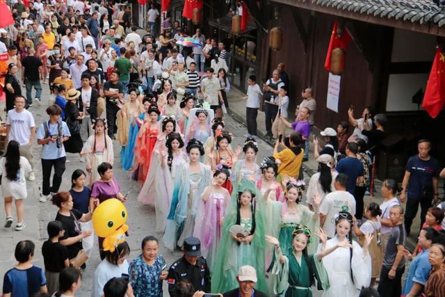 巡游互动、文化体验、趣味游园......城厢古城继续嗨起走→