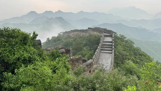河北滦平：烟雨长城 云雾缭绕