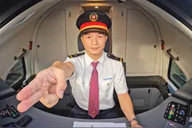 默默坚守！铁路人用实际行动为旅客保驾护航图片