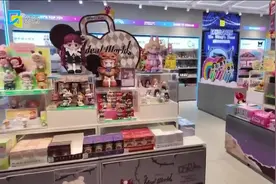 记者回访：潮玩实体门店下架不雅盲盒 市民表示认可视频封面