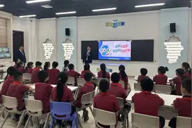 郑州科技馆“抗震”小课堂：动手造屋防灾害图片