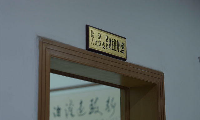 官员纵容儿子奢靡 单次赌球超百万