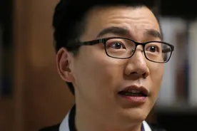 “为何没有非升即走？”武大教师、知名主持人再受质疑，本人回应图片