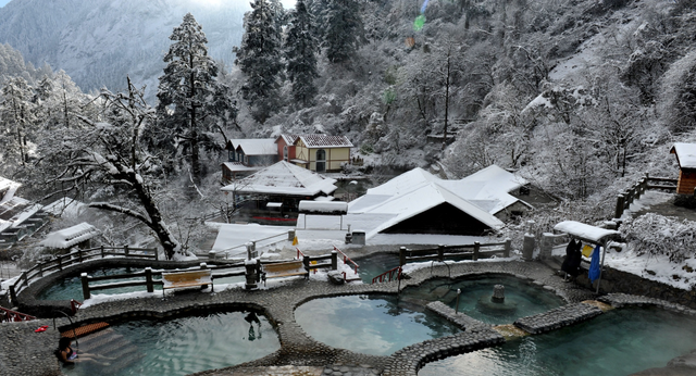 雪山下泡个汤，甘孜冬日真香！