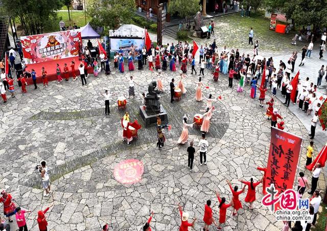 武陵源索溪峪街道联合黄龙洞景区共绘同心画卷