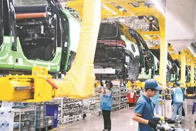 当《种地吧》“助农”“盈利”两手硬后 综艺资本的目光开始瞄向进厂图片