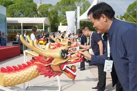 2025年首都高校龙舟挑战赛，京津两地健儿竞速门城湖图片