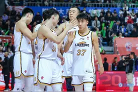 小伙子很猛！李虎翼三分7中5拿到15分3板2断图片