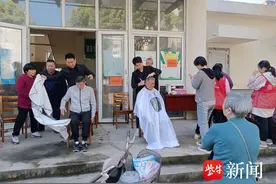 美丽从头开始，健康与你同行！苏州市相城区望亭镇问渡社区开展爱心理发与理疗活动图片