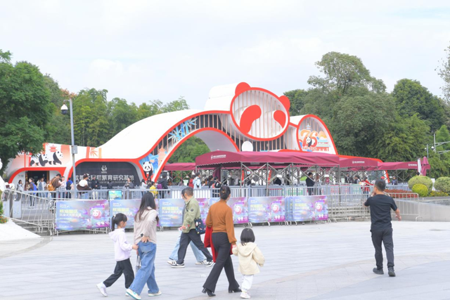 “熊猫艺礼”热销熊猫基地！“成都·美丽工坊”幸福集市圆满收官