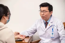 痛风反复发作怎么办？专家提醒，规范治疗是关键图片