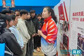 张娜为甘肃民族师范学院师生讲思政课图片