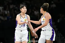 李月汝加盟加拉塔萨雷图片