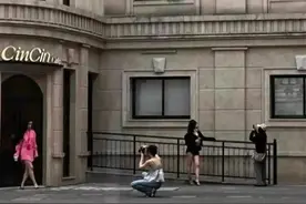 太离谱！网红涌入三甲医院打卡拍照，如此“出片”实在暴露素质图片