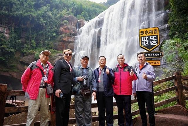 首期“华彩贵州红色之旅银发游学”在贵阳启幕