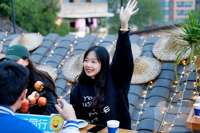 铁路单位携手60名单身青年开启城市文化交友之旅