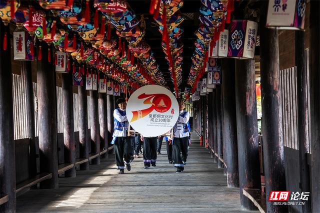 【每日一图@湖南】在通道皇都侗文化村，遇见最炫民族风村庆