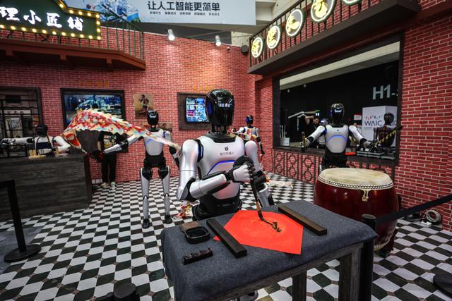 技术新赛道时兴“攒局式创新”，资源“喂”到年轻人嘴边