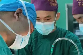 20分钟 驻马店正骨医院微创为4龄童切除巨大腘窝囊肿图片