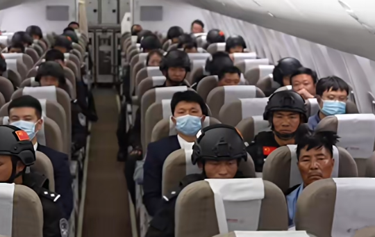 怼脸拍首次曝光！四大电诈头目被押解回国特写画面公开→