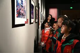 艺术之光晕染城市烟火︱盐城市美术馆跨年迎新瑰丽多姿图片