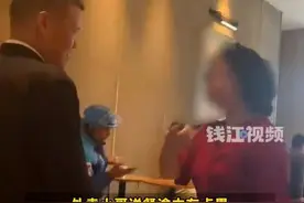 女子要求赶走外卖员 称在星巴克内休息污染了店里空气？结局引起舒适图片