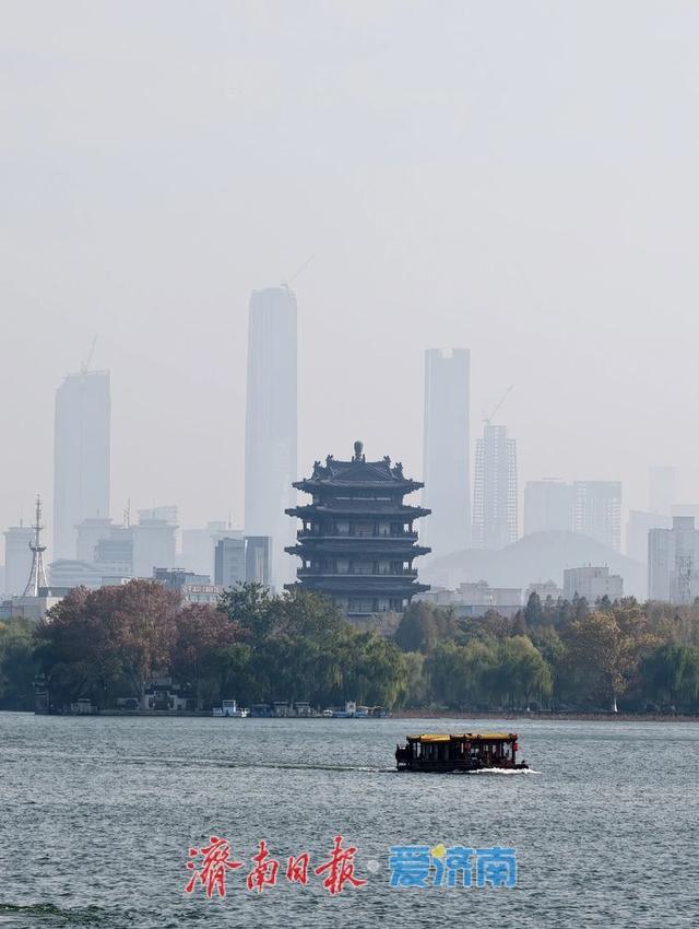 一年四季 泉在济南丨赴一场冬日湖畔之约，且看诗意的泉城济南
