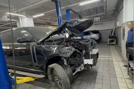 路虎撞击奔驰后气囊未打开，4S店回应：不符合打开条件图片