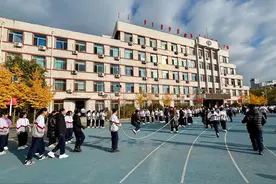 课间“一刻钟” 让中小学生“动起来”图片