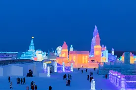 火爆的哈尔滨冰雪大世界拍卖生意：9个糖葫芦摊位百万起，一年招标金额近10亿图片