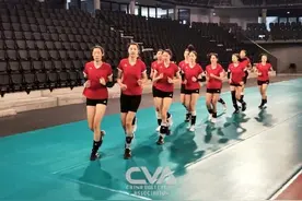 热闻|中国女排开启巴黎首训！朱婷回归，首战对阵美国队，“老中青”全力出击图片