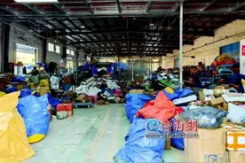 厦门部分中通快递“卡”了一个多月，退货上门取件接连被取消、快件迟迟不派送……图片